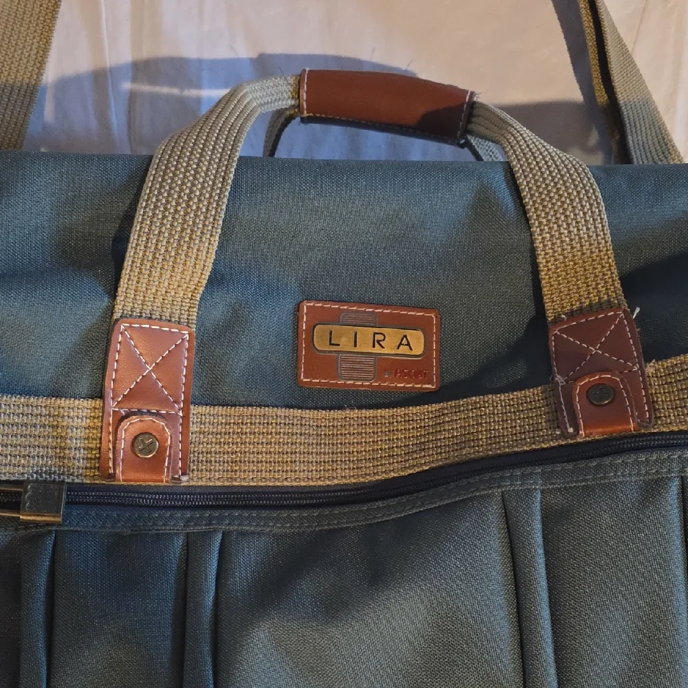 Lira‎ By Ascot Large Travel Duffel Bag Green Tan 23x10x12